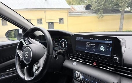Hyundai Elantra, 2023 год, 1 560 000 рублей, 14 фотография