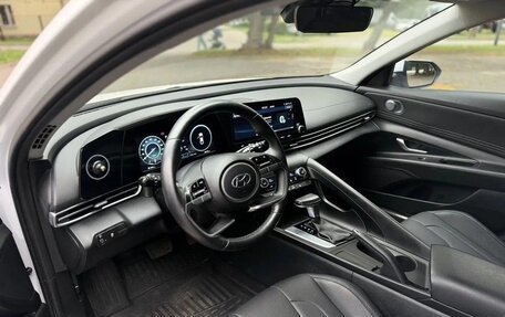 Hyundai Elantra, 2023 год, 1 560 000 рублей, 13 фотография