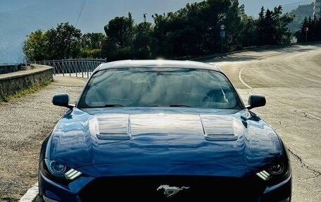 Ford Mustang VI рестайлинг, 2018 год, 2 450 000 рублей, 3 фотография