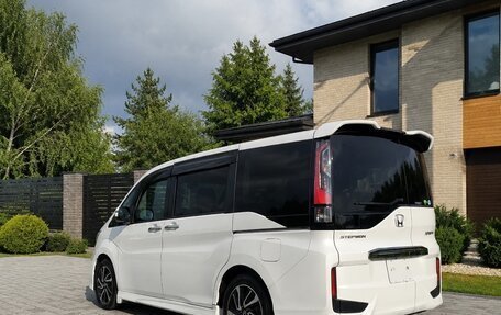 Honda Stepwgn IV, 2016 год, 1 615 000 рублей, 6 фотография