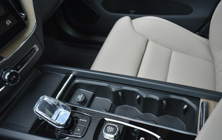 Volvo XC60 II, 2025 год, 5 990 000 рублей, 18 фотография