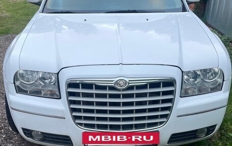 Chrysler 300C II, 2004 год, 730 000 рублей, 2 фотография