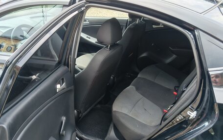 Hyundai Solaris II рестайлинг, 2012 год, 700 000 рублей, 1 фотография