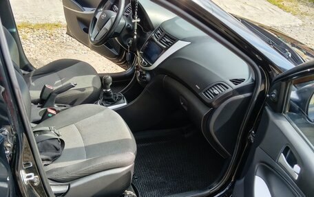 Hyundai Solaris II рестайлинг, 2012 год, 700 000 рублей, 10 фотография