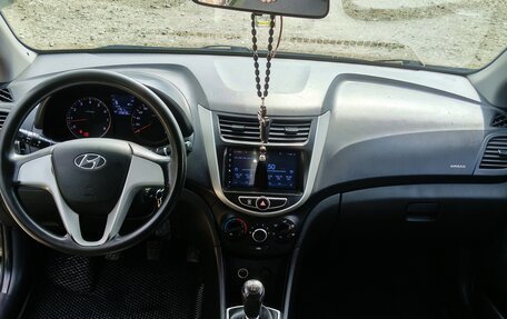 Hyundai Solaris II рестайлинг, 2012 год, 700 000 рублей, 6 фотография