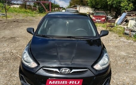 Hyundai Solaris II рестайлинг, 2012 год, 700 000 рублей, 4 фотография