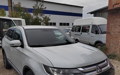 Mitsubishi Outlander III рестайлинг 3, 2017 год, 1 760 000 рублей, 1 фотография