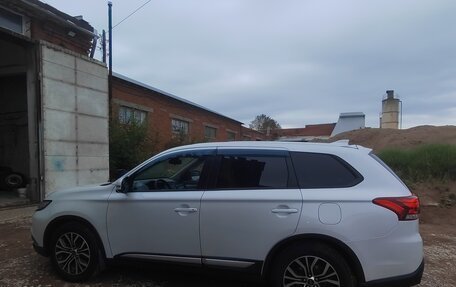 Mitsubishi Outlander III рестайлинг 3, 2017 год, 1 760 000 рублей, 4 фотография