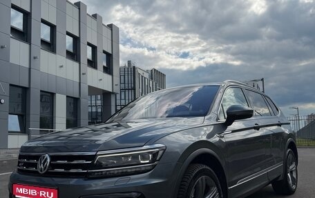 Volkswagen Tiguan II, 2019 год, 2 700 000 рублей, 1 фотография