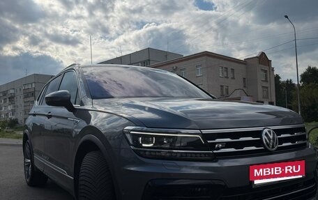 Volkswagen Tiguan II, 2019 год, 2 700 000 рублей, 2 фотография