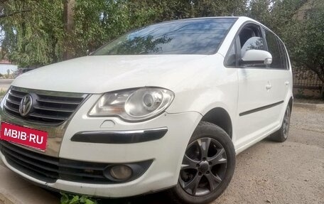 Volkswagen Touran III, 2008 год, 500 000 рублей, 2 фотография