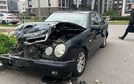 Mercedes-Benz E-Класс, 1997 год, 220 000 рублей, 2 фотография