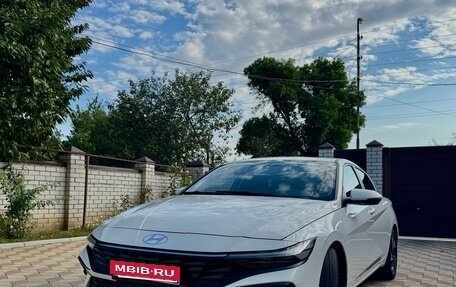 Hyundai Elantra, 2023 год, 2 090 000 рублей, 1 фотография