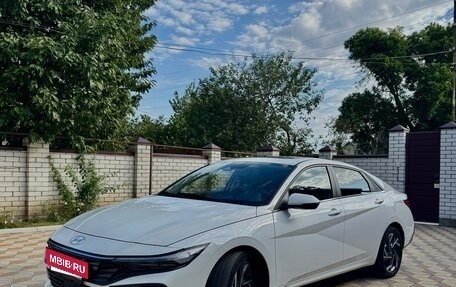Hyundai Elantra, 2023 год, 2 090 000 рублей, 2 фотография