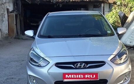 Hyundai Solaris II рестайлинг, 2012 год, 615 000 рублей, 2 фотография