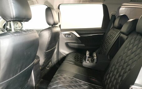 Mitsubishi Pajero Sport III рестайлинг, 2018 год, 2 799 000 рублей, 16 фотография