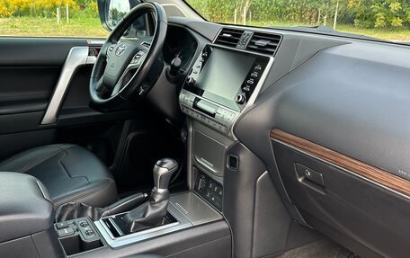 Toyota Land Cruiser Prado 150 рестайлинг 2, 2021 год, 7 000 000 рублей, 9 фотография