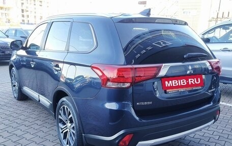 Mitsubishi Outlander III рестайлинг 3, 2018 год, 1 829 000 рублей, 6 фотография