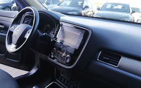 Mitsubishi Outlander III рестайлинг 3, 2018 год, 1 829 000 рублей, 22 фотография