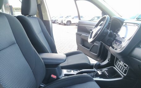 Mitsubishi Outlander III рестайлинг 3, 2018 год, 1 829 000 рублей, 21 фотография
