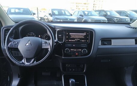 Mitsubishi Outlander III рестайлинг 3, 2018 год, 1 829 000 рублей, 27 фотография