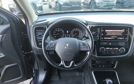 Mitsubishi Outlander III рестайлинг 3, 2018 год, 1 829 000 рублей, 29 фотография