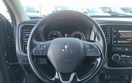 Mitsubishi Outlander III рестайлинг 3, 2018 год, 1 829 000 рублей, 28 фотография