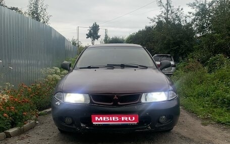 Mitsubishi Carisma I, 1997 год, 87 000 рублей, 1 фотография