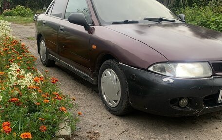 Mitsubishi Carisma I, 1997 год, 87 000 рублей, 3 фотография