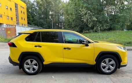 Toyota RAV4, 2019 год, 3 500 000 рублей, 2 фотография
