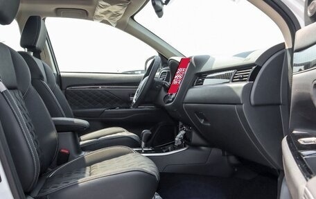 Mitsubishi Outlander III рестайлинг 3, 2022 год, 2 580 000 рублей, 11 фотография