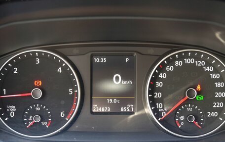 Volkswagen Multivan T6 рестайлинг, 2018 год, 4 300 000 рублей, 15 фотография