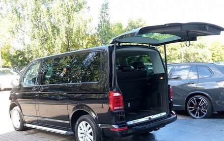 Volkswagen Multivan T6 рестайлинг, 2018 год, 4 300 000 рублей, 27 фотография