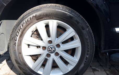 Volkswagen Multivan T6 рестайлинг, 2018 год, 4 300 000 рублей, 28 фотография
