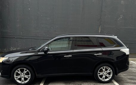 Mitsubishi Outlander III рестайлинг 3, 2012 год, 930 000 рублей, 4 фотография