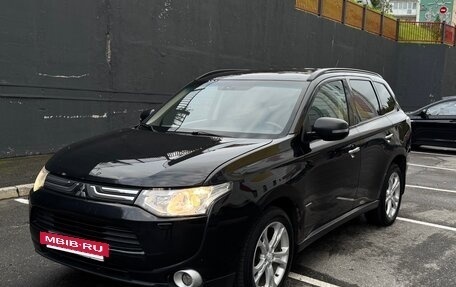 Mitsubishi Outlander III рестайлинг 3, 2012 год, 930 000 рублей, 3 фотография