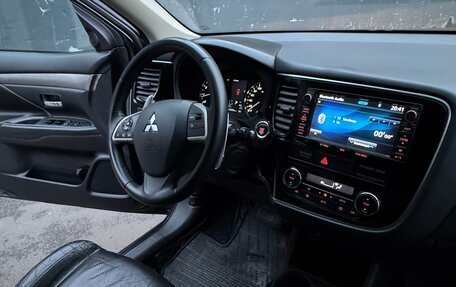 Mitsubishi Outlander III рестайлинг 3, 2012 год, 930 000 рублей, 16 фотография