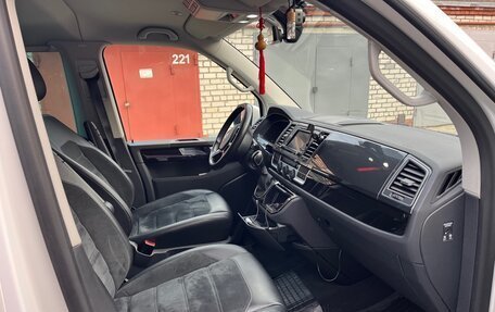 Volkswagen Multivan T6 рестайлинг, 2018 год, 4 080 000 рублей, 12 фотография