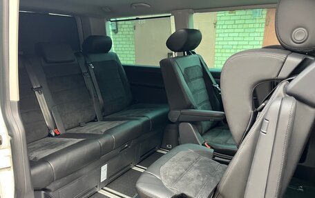 Volkswagen Multivan T6 рестайлинг, 2018 год, 4 080 000 рублей, 13 фотография