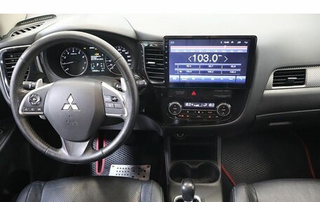 Mitsubishi Outlander III рестайлинг 3, 2013 год, 1 279 000 рублей, 9 фотография