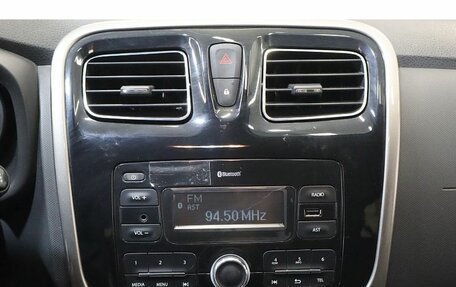 Renault Logan II, 2018 год, 849 000 рублей, 10 фотография