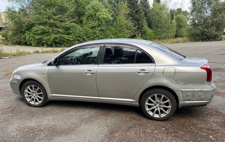 Toyota Avensis III рестайлинг, 2003 год, 630 000 рублей, 1 фотография