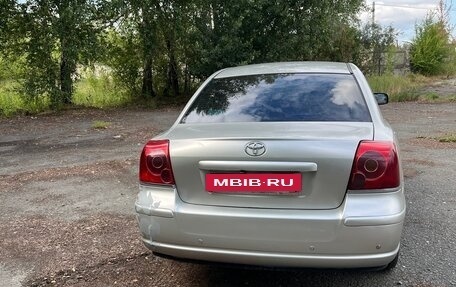 Toyota Avensis III рестайлинг, 2003 год, 630 000 рублей, 3 фотография