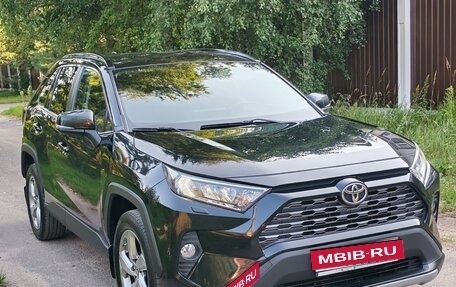 Toyota RAV4, 2021 год, 2 800 000 рублей, 2 фотография