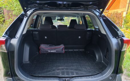 Toyota RAV4, 2021 год, 2 800 000 рублей, 11 фотография