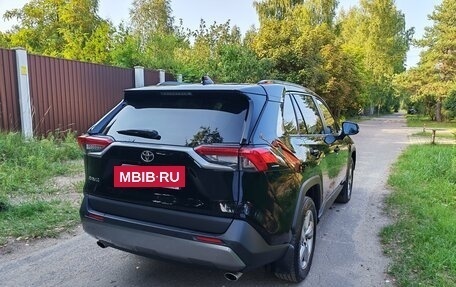 Toyota RAV4, 2021 год, 2 800 000 рублей, 4 фотография