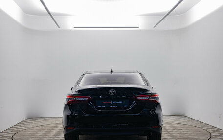 Toyota Camry, 2018 год, 1 980 000 рублей, 6 фотография