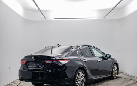 Toyota Camry, 2018 год, 1 980 000 рублей, 5 фотография