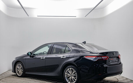 Toyota Camry, 2018 год, 1 980 000 рублей, 7 фотография