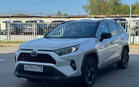 Toyota RAV4, 2021 год, 2 999 000 рублей, 1 фотография
